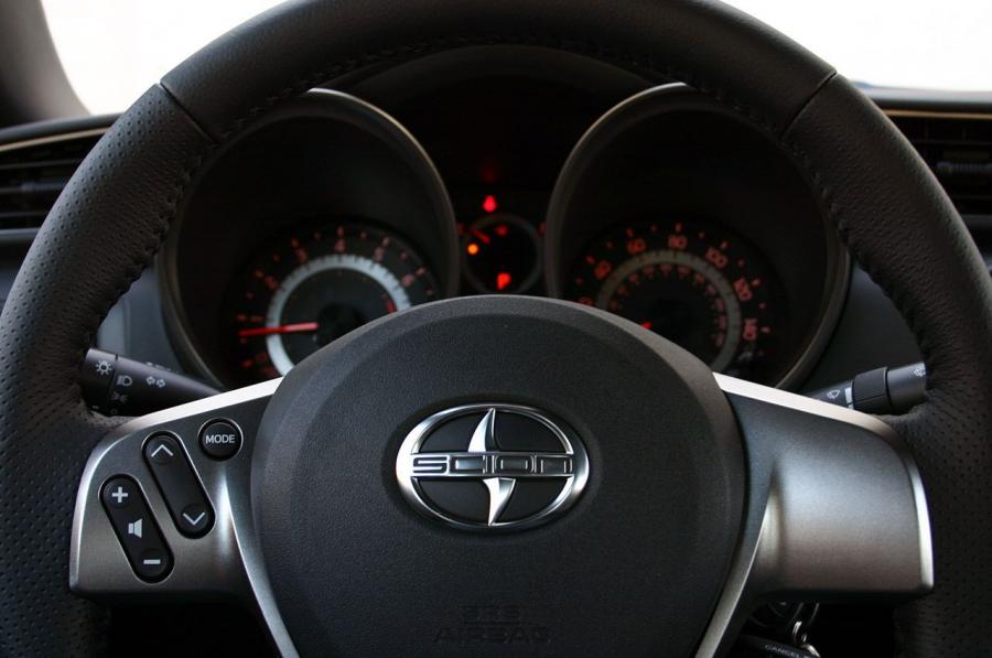 Панель приборов Scion tC 2011 года  (фото 28 из 68)